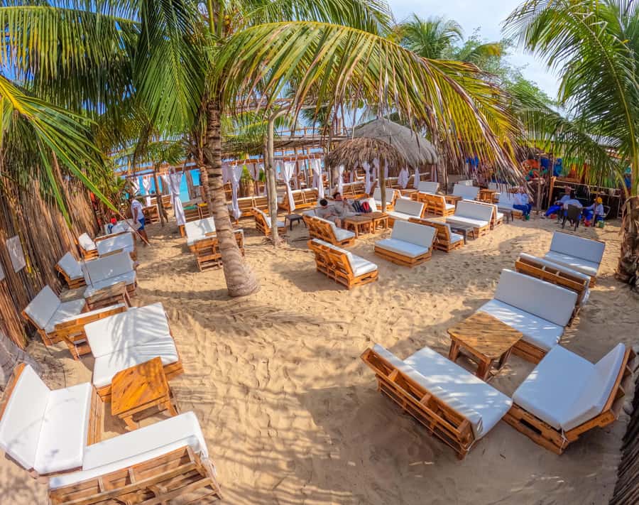 Cartagena: Rosario Islands Day Tour with Snorkel & Lunch - Tierra Bomba and Vista mare Beach Club: panoramic views and pool time