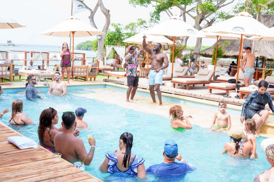 Cartagena: Rosario Islands Daypass Ibbiza Island Beach Club - Rosario Islands Daypass: the real appeal is the day structure