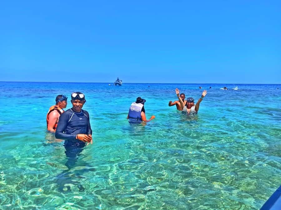 Cartagena: Rosario Islands, Playa Blanca, Baru - Guide and communication: bilingual help, audio can matter