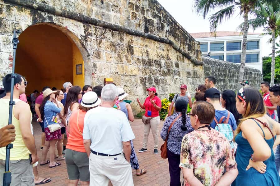 Cartagena: Shared Walking Tour of the Colonial Old Town - Lively Squares With Music, Artists, and Dancers