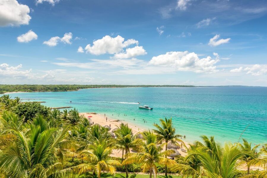 Cartagena: Snorkel, Mangroves and Playa Blanca Tour - The afternoon beach break: swimming, caves, and when crowds show up