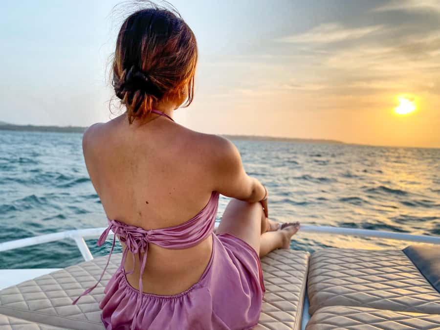 Cartagena: Sunset baytour with Dj, drinks and disco - Meeting at Muelle de los Pegasos, and how to get ready fast