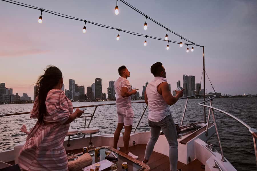 Cartagena: Sunset Cruise with Open Bar - Key points to know before you go