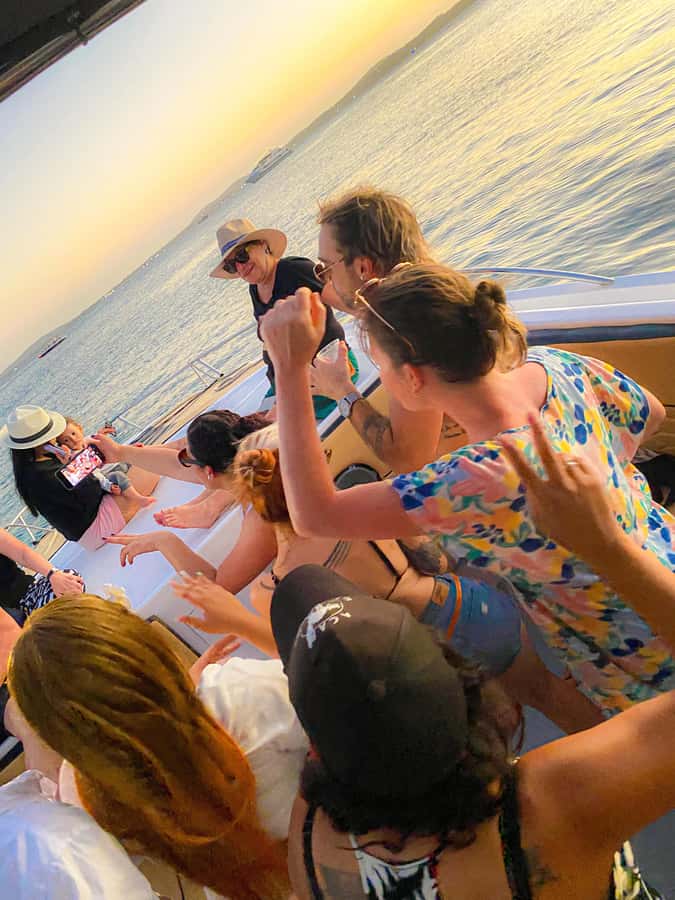 Cartagena: Sunset in boat in the bay with music and liquor - Drinks and Music: The Open Bar Reality Check