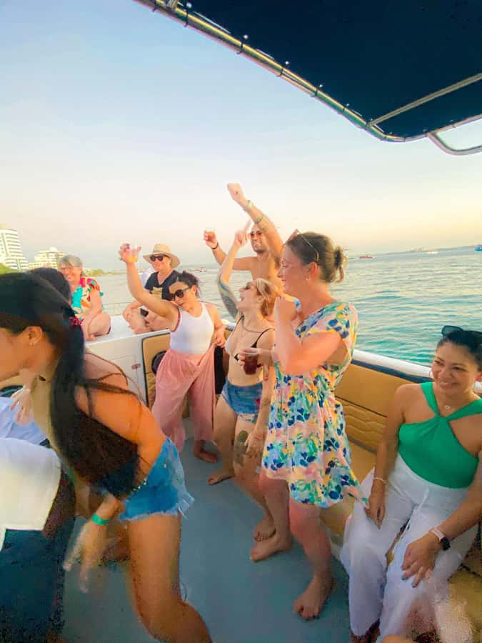 Cartagena: Sunset in boat in the bay with music and liquor - Where You Start: Muelle de los Pegasos and the 16:30 Meeting Time