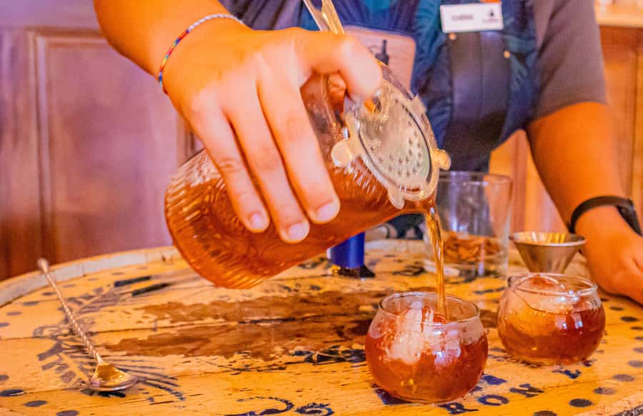 Cartagena: The Legendary Colombian Rum and Chocolate Tasting - The guide, the pacing, and why questions work here
