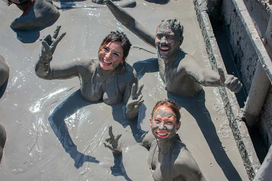 Cartagena: Totumo Mud Volcano Experience - Washing off in the lake and the snack that finishes strong