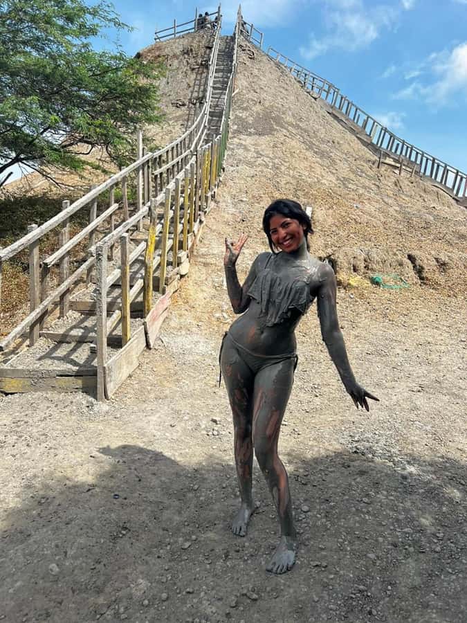 Cartagena: Totumo Mud Volcano with Bilingual Guide - Inside the mud pit: what to expect when it is your turn