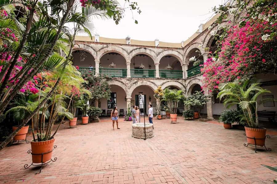 Cartagena: Tour the emblematic Cerro de la Popa - Practicalities: what to bring, what to avoid, and walking comfort