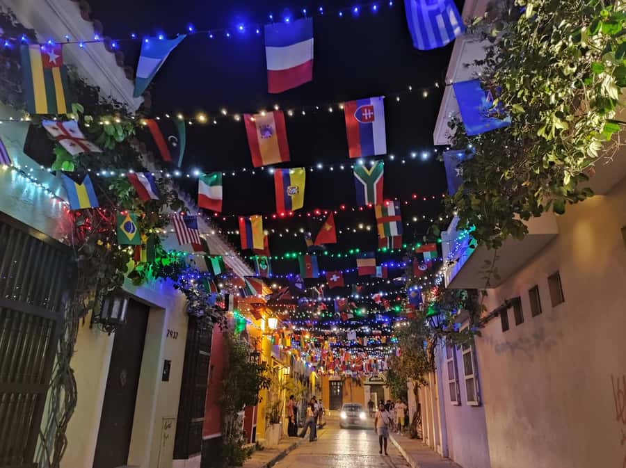 Cartagena: Walled City and Getsemani Shared Walking Tour - Guide Spotlight: Arthur, Rafael, Jorge, Nelson, Isaac, and the Team Dynamic