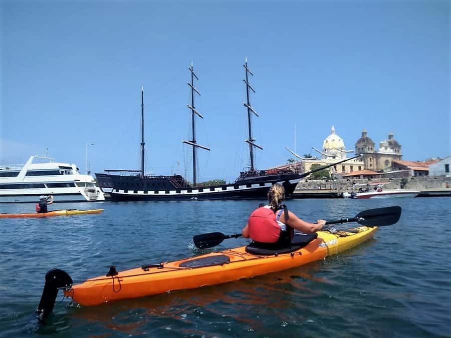 Cartagena: Walled City Kayak Tour - Guides and small groups: what to expect from instruction