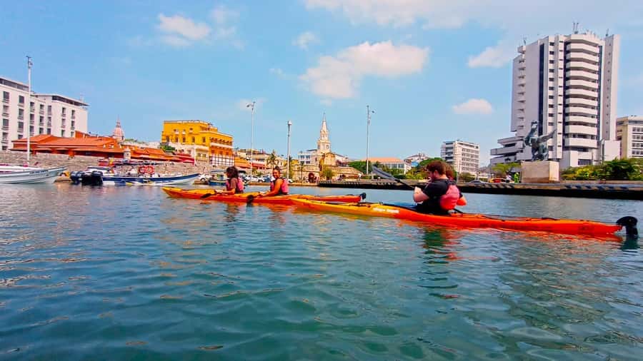 Cartagena: Walled City Kayak Tour - Meeting at Bahia Fuerte del Pastelillo, plus the safety briefing