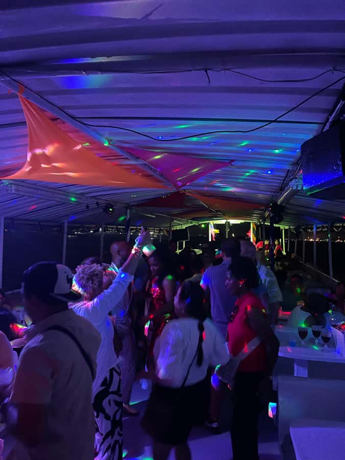 Cartagena: White Night Boat Tour with Dinner and Open Bar - Key things to know before you go