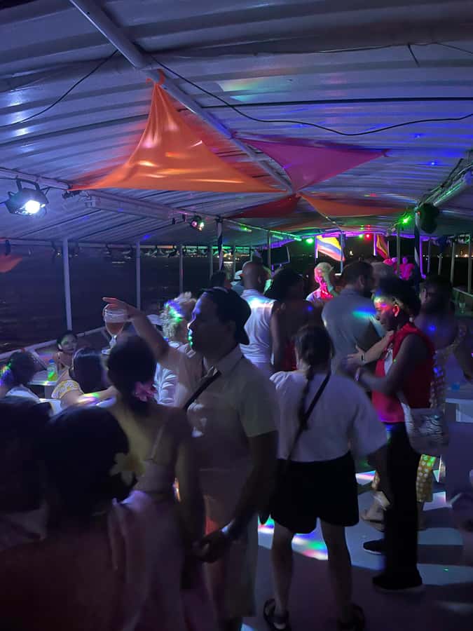 Cartagena: White Night Boat Tour with Dinner and Open Bar - A 3-hour loop in Cartagena Bay on the Bequia Eagle