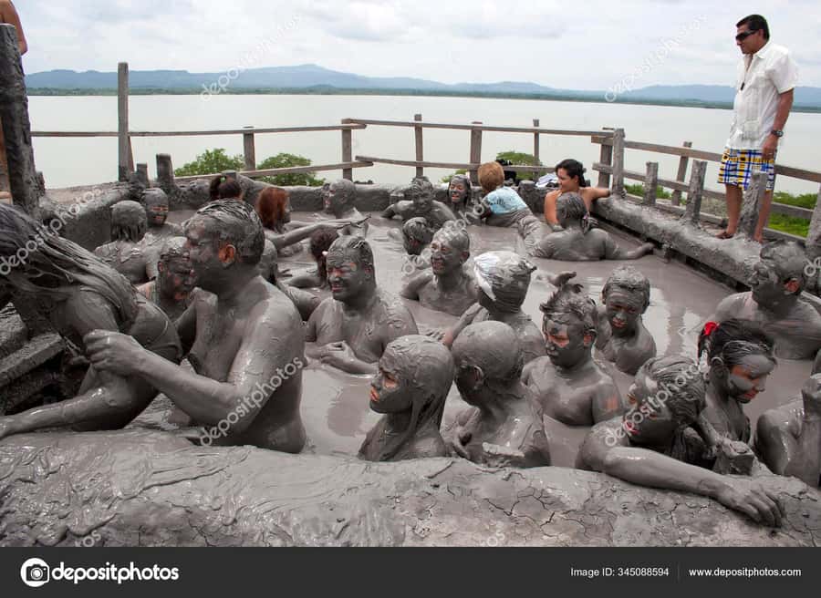 Cartatgena: Volcan Del Totumo + Almuerzo En Hotel VIP - A Quick Reality Check on Crowds and Personal Space