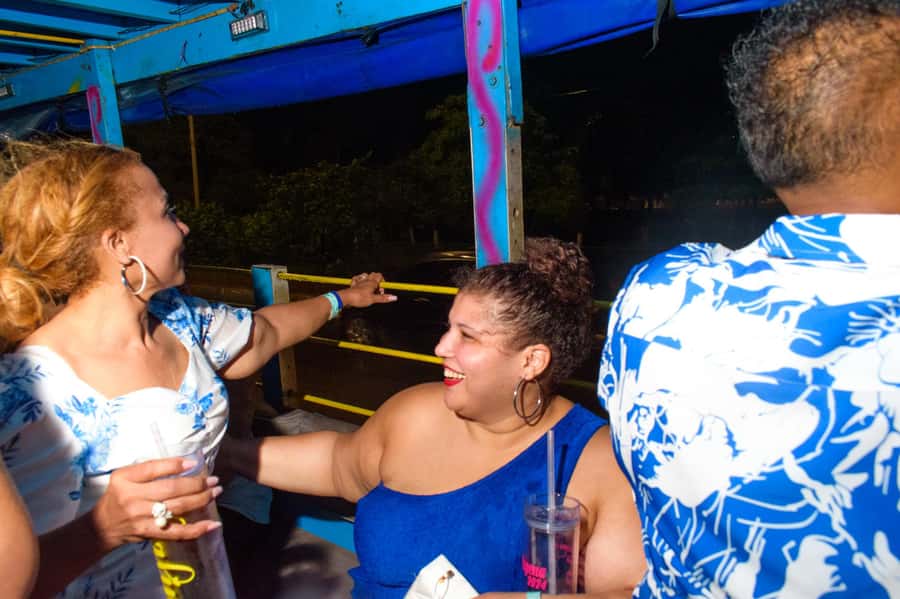 Chiva Party Cartagena: a unique experience in the city, joy and dance. - Cartagena Letters and Quick Photo Momentum
