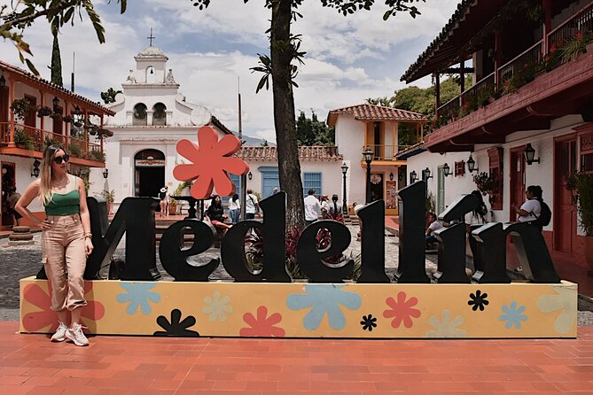 City Tour + Commune 13 Medellin - Getting started at 8:00 am, and how the day stays organized