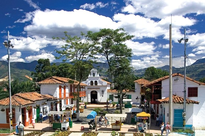 City Tour & Comuna 13 - Getting Your Bearings in Medellín, Without Burning Time