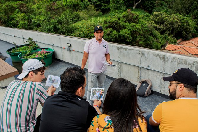 Commune 13, Graffitour street food. History.All inclusive - Comuna 13 from above, why the cable car sets the tone