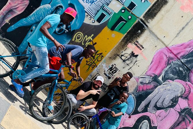 Commune 13, Graffitour street food. History.All inclusive - Weather and the cable car: simple plan for a smooth day