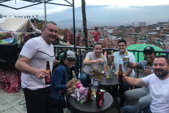 Commune 13, Graffitour street food. History.All inclusive - The escalators of Comuna 13, plus the plan for views and photos