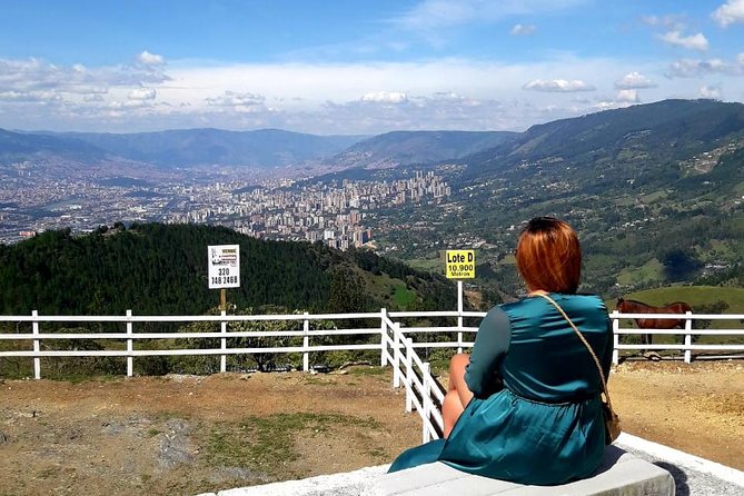 Complete Pack: Pablo Escobar Tour and Comuna 13 - Cementerio Jardines Montesacro: The Grave Visit and the Black Widow Detail