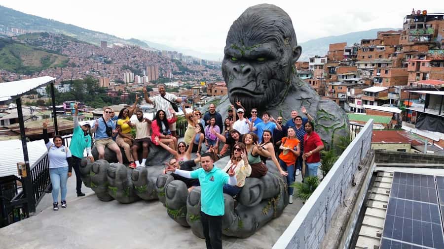 Complete Tour in Comuna 13: Graffiti, History and Street Delights - San Javier Meet-Up, Green Umbrella, and One-Way Ride
