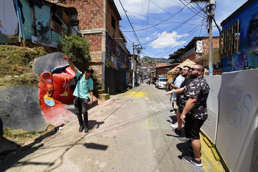 Complete Tour in Comuna 13: Graffiti, History and Street Delights - Price and Value: Is $16 Worth 150 Minutes?