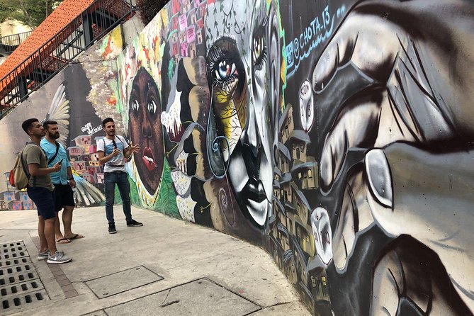 Comuna 13 & Downtown: From violence to innovation - Plaza Botero: 23 sculptures you see in minutes
