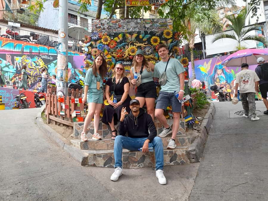 Comuna 13: Graffiti tour & Street Food/drink with telesferic - Key points before you go