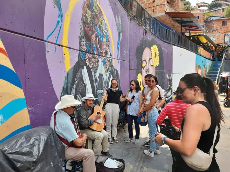 Comuna 13: Graffiti tour & Street Food/drink with telesferic - A few practical tips so your day feels smooth