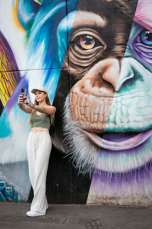 Comuna 13: Graffiti Tour with Tasting, Live Show, & Gallery - Key Things I Think You’ll Notice First