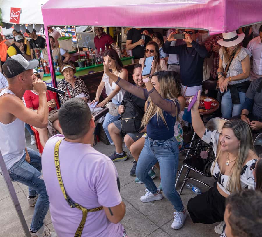 Comuna 13: Graffiti Tour with Tasting, Live Show, & Gallery - Should You Book This Comuna 13 Graffiti Tour?