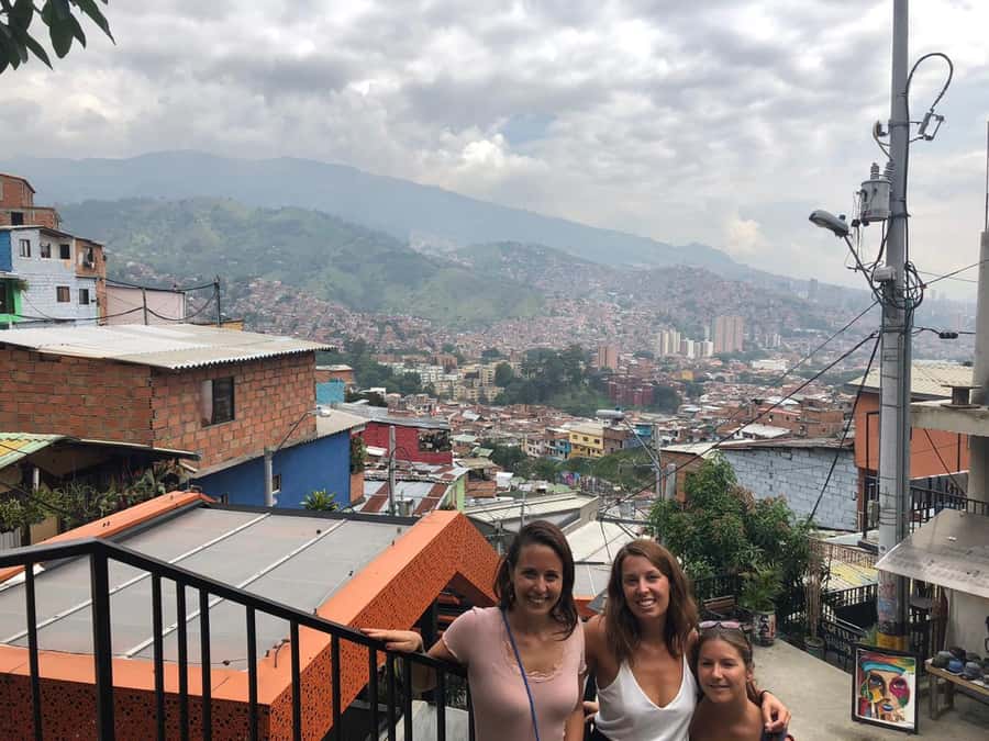 Comuna 13 Neighborhood & Street Art Private Tour - Comuna 13 walking time: murals, stories, and public space