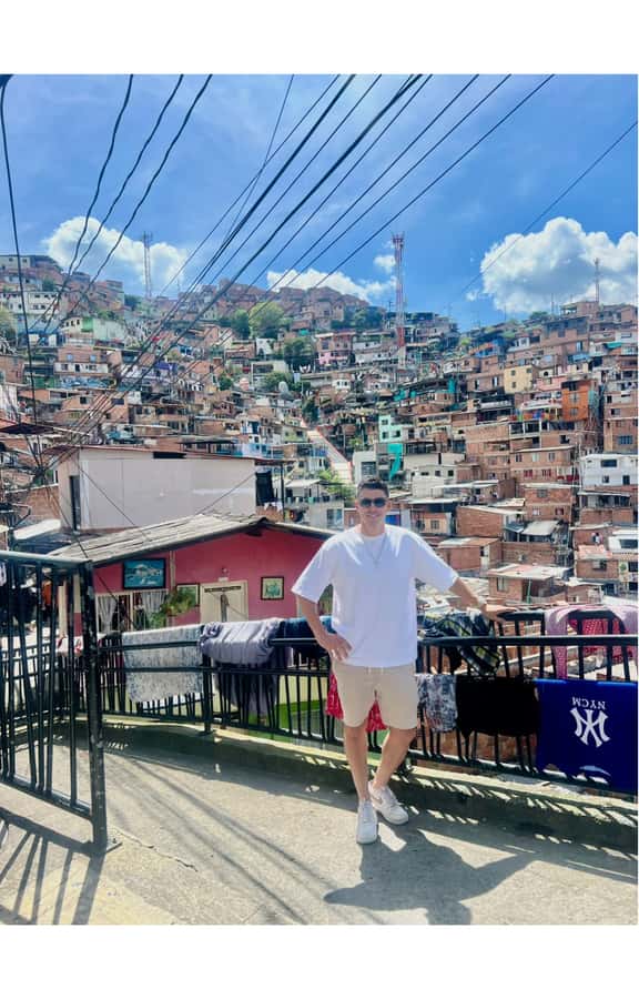 Comuna 13: Recorrido de Arte Urbano, Cultura y Resiliencia - The scenic drive and viewpoint time on the way back
