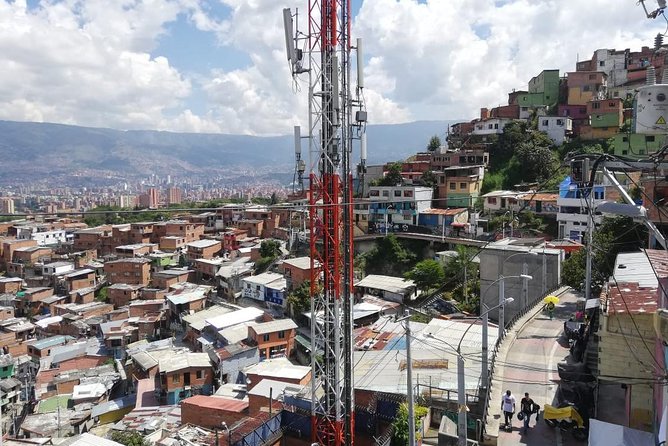 Comuna 13 tour and cable car - Quick hits before you go