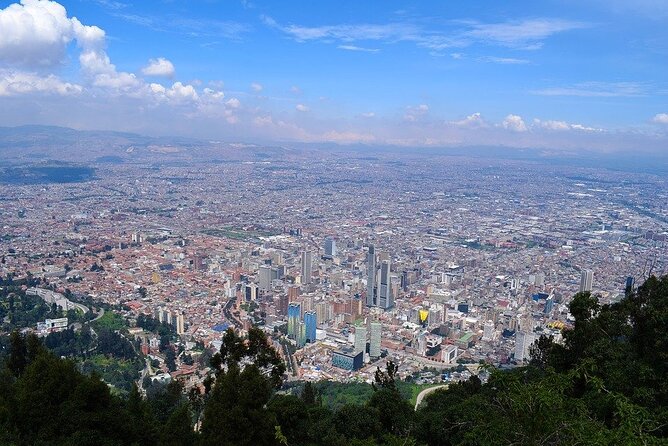 Descubre la Magia: Catedral de Sal & Bogotá en 1 Día - How the private vehicle and ticket bundle make $199 feel fair
