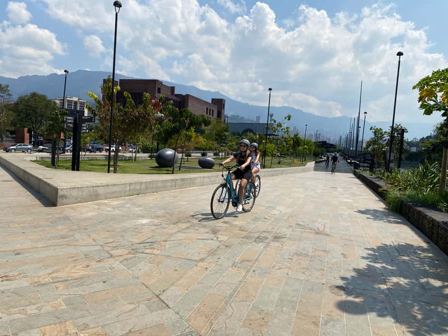 E-Bike City Tour Medellin with Local beer and Snacks - La Alpujarra: City Energy and the Story in Motion