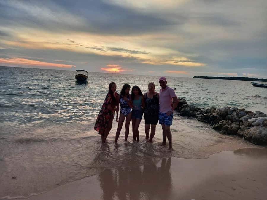 Enjoy the beach at Barú: Aviary + bioluminescense plankton - Getting back to Cartagena: where smooth should be smooth, and how to protect your time