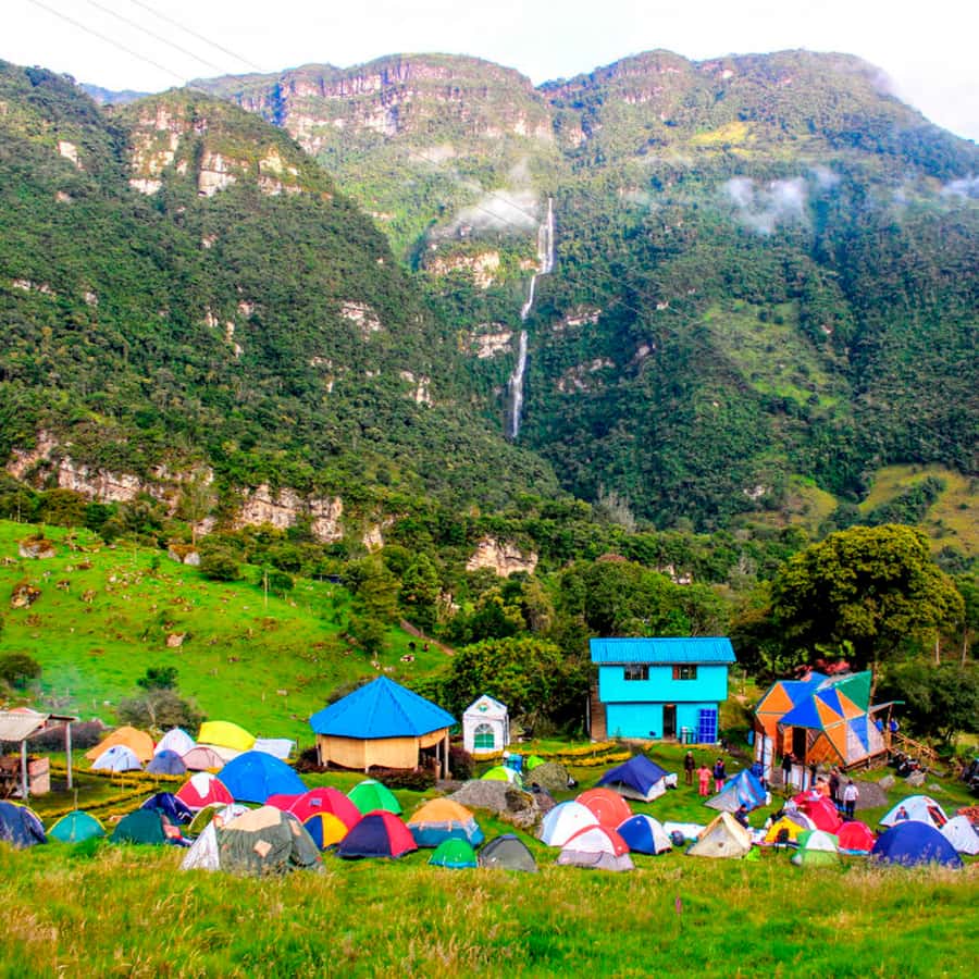 From Bogota: La Chorrera Waterfall Guided Hike - Arriving in Choachí: orientation and valley views before you hike