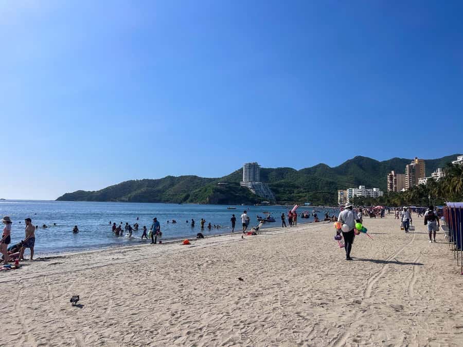 From Cartagena: Barranquilla & Santa Marta Guided City Tour - The road to Barranquilla: why the bus time matters