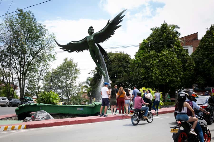 From Medellin: Guatape El Peñol with boat + gastronomic tour - Piedra del Peñol: From Food Break to Guided View