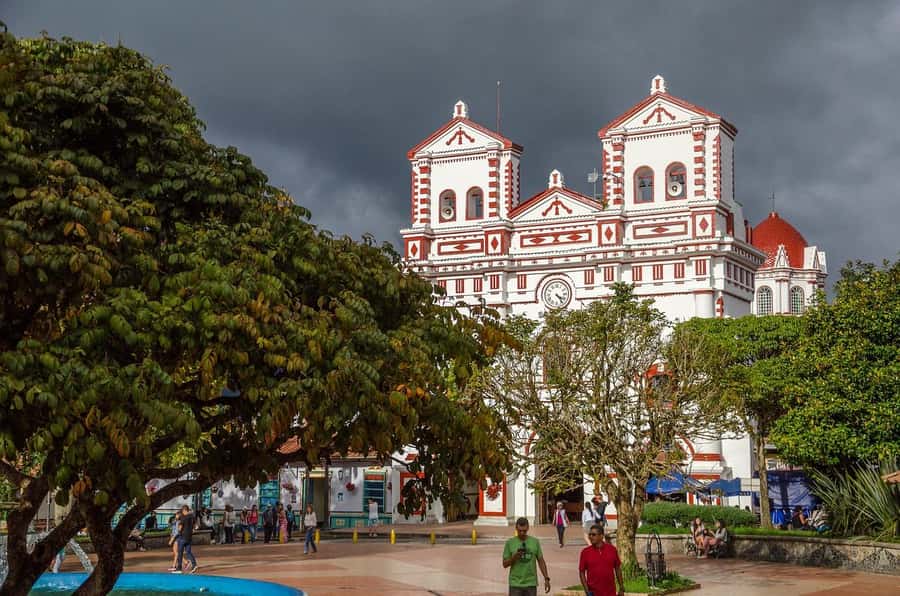 From Medellín: Guatape Private Tour, El Peñol, Boat Ride - La Réplica del Peñol: a smart warm-up before the climb