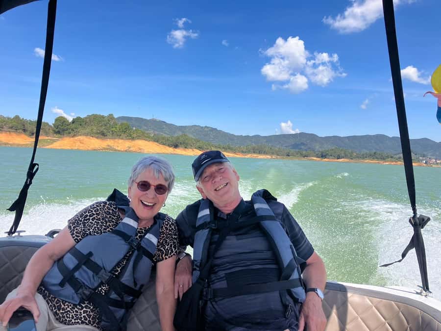 From Medellín: Guatape Private Tour, El Peñol, Boat Ride - El Peñón de Guatapé: climb for the views, or take it in from below