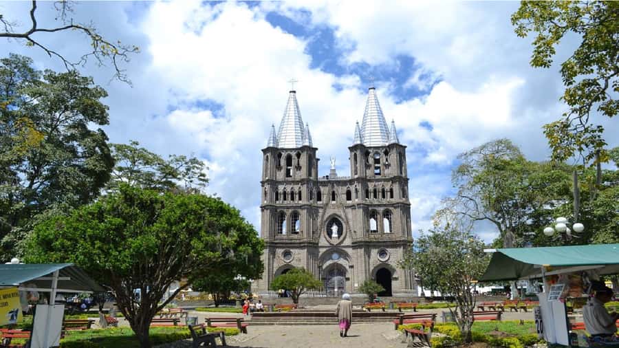 From Medellín: Jardín, Andes, and Hispania Day Trip - Lunch in Jardín and the rice pudding stop you will actually remember