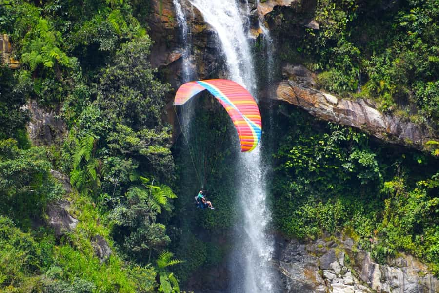 From Medellín: Paragliding Flight and Guatape Tour - Cocorna paragliding flight: what the 20 to 25 minutes really means