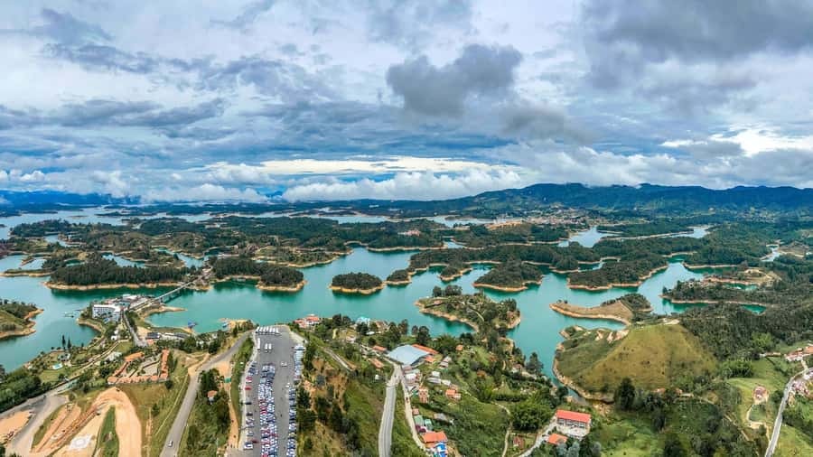 From Medellín: Paragliding Flight and Guatape Tour - Price and value: what $213 includes, and why it can still feel like a bargain