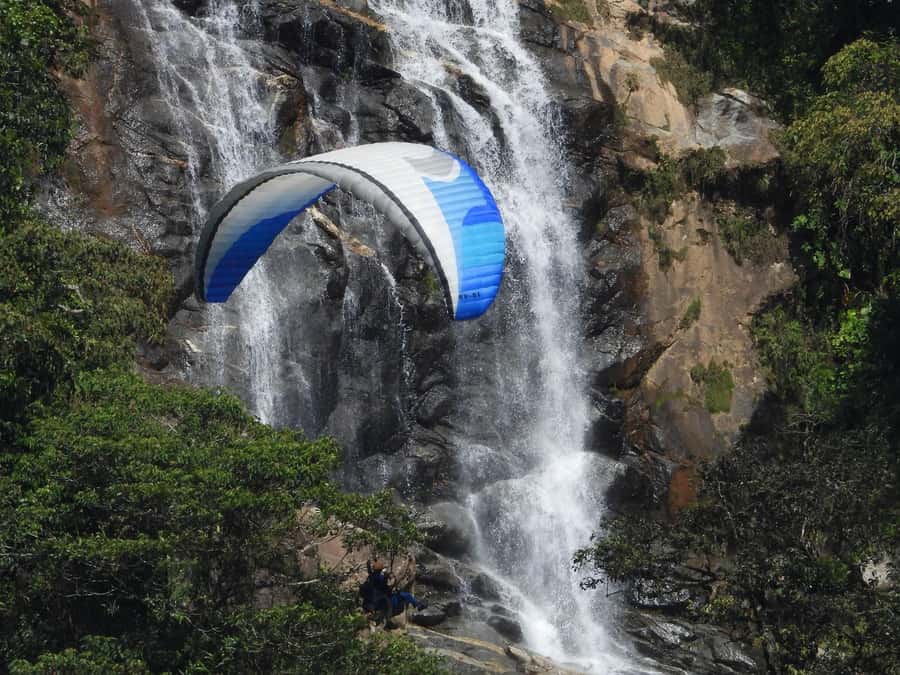 From Medellín: Paragliding Flight and Guatape Tour - Hotel pickup, travel time, and how to show up ready