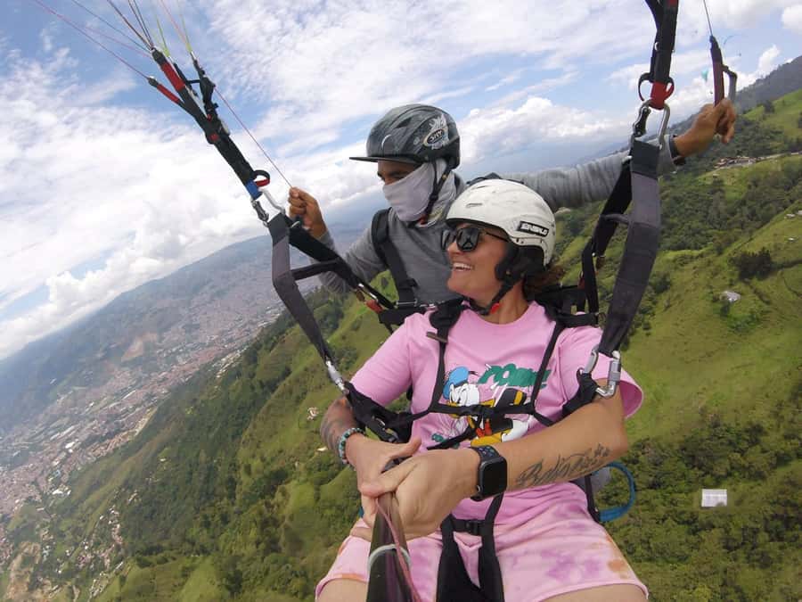 From Medellín: Paragliding Tour with GoPro Photos & Videos - English or Spanish Guide, Communication, and Comfort