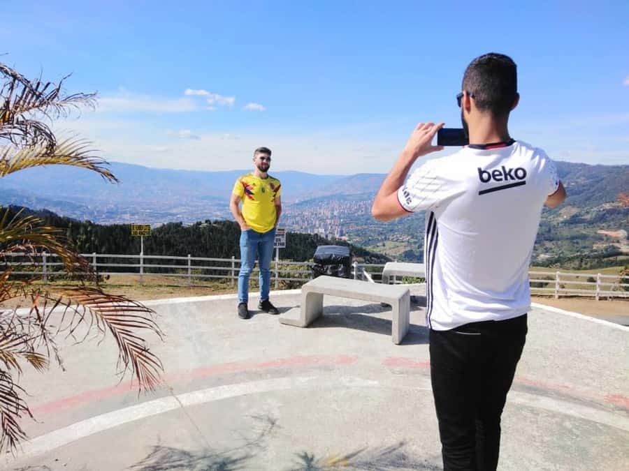 From Medellín: Private Pablo Escobar History Tour - Getting oriented in El Poblado and Parque de la Memoria